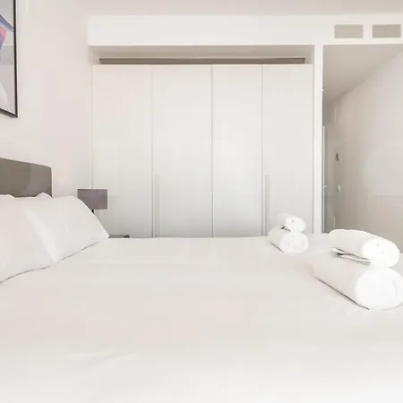Sea View Haven With Pool, Terrace & Parking By Rems Benalmadena