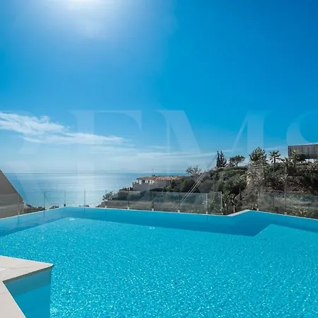 Sea View Haven With Pool, Terrace & Parking By Rems Benalmadena