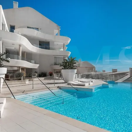 Sea View Haven With Pool, Terrace & Parking By Rems