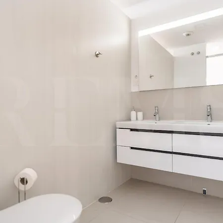 Sea View Haven With Pool, Terrace & Parking By Rems