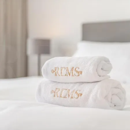 Sea View Haven With Pool, Terrace & Parking By Rems
