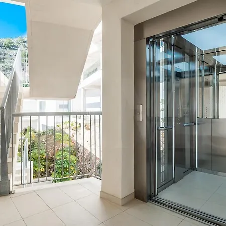 Sea View Haven With Pool, Terrace & Parking By Rems Апартаменты Бенальмадена